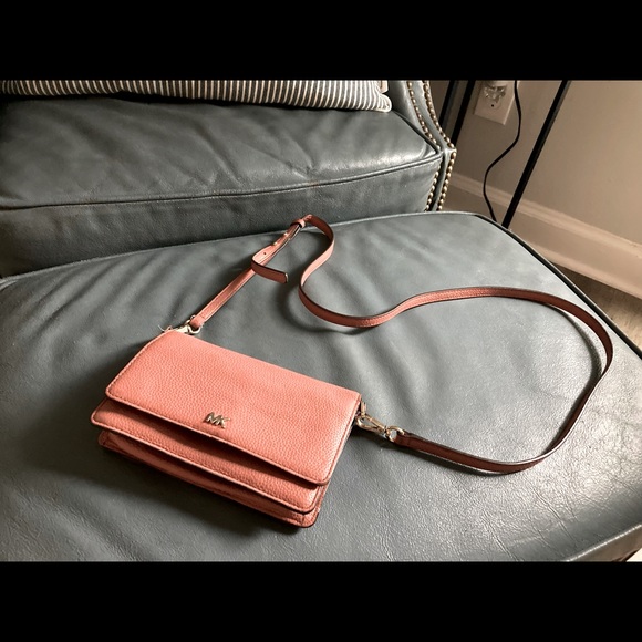 Michael Kors Crossbody in great condition. Used daily but has lots of life left. - Picture 5 of 5